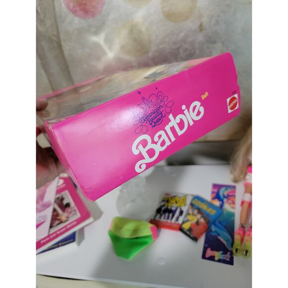 VINTAGE MATTEL BARBIE 1991 "AMERICAN BEAUTY QUEEN" DOLL #3137 - NEW IN BOX - Picture 6 of 6